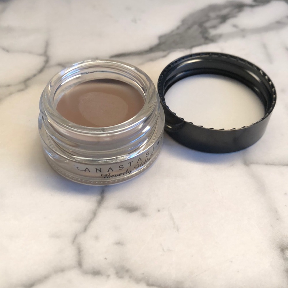 New Anastasia dipbrow eyebrow pomade taupe